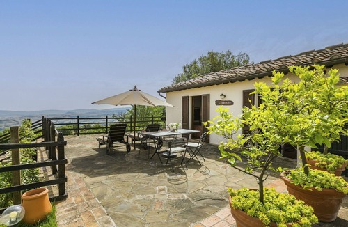 Sasso dʼOmbrone Villa | Beautiful apartment in villa for 6 guests with WIFI, A/C, pool and patio