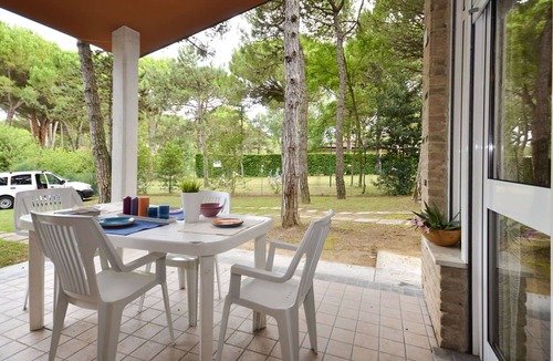Lignano Riviera House | Beautiful private villa for 8 guests with A/C, TV, terrace and pets allowed