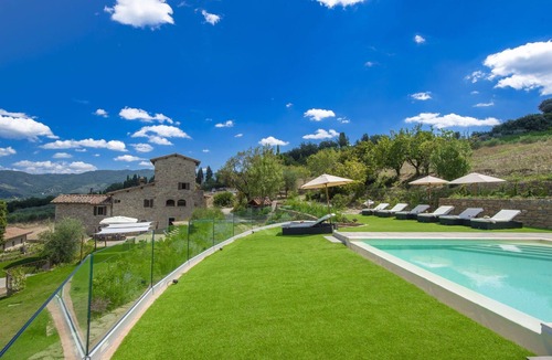 Panzano in Chianti Villa | Beautiful private villa with WIFI, A/C, private pool, hot tub, TV, patio, close to Greve In Chianti