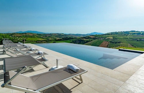 Ripatransone Villa | Beautiful private villa with WIFI, A/C, private pool, TV, patio, pets allowed and panoramic view