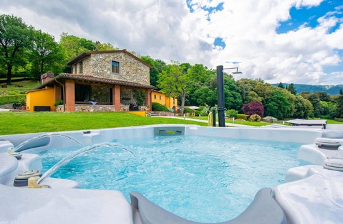 Dicomano Villa | Beautiful private villa with A/C, hot tub, WIFI, private pool, TV, balcony and pets allowed