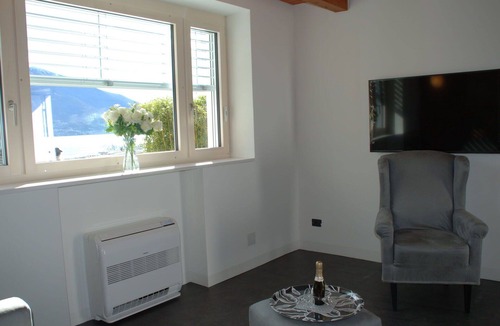 Minusio House | Beautiful private villa for 4 people with WIFI, A/C, TV, patio, pets allowed and panoramic view