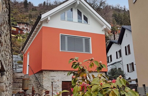 Minusio House | Beautiful private villa for 4 people with WIFI, A/C, TV, patio, pets allowed and panoramic view