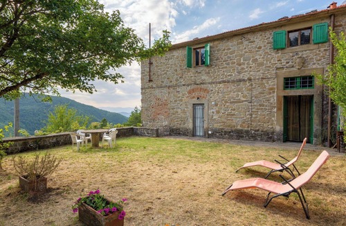 Londa Villa | Beautiful private villa for 22 guests with WIFI, pool, TV, patio and pets allowed