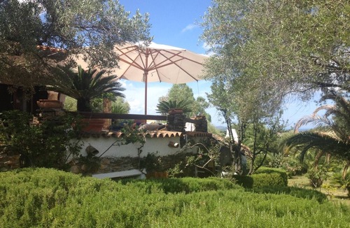 San Teodoro Villa | "Bella Vista" Villa with Ocean View, Garden, and Wi-Fi