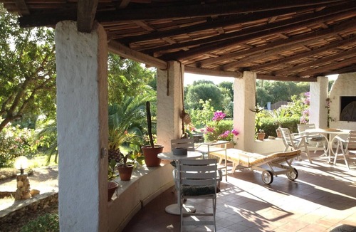 San Teodoro Villa | "Bella Vista" Villa with Ocean View, Garden, and Wi-Fi
