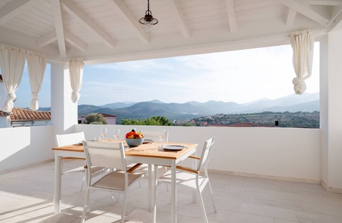 Luddui Apartment | Bellevue 36B by Klodge - flat with pool and views