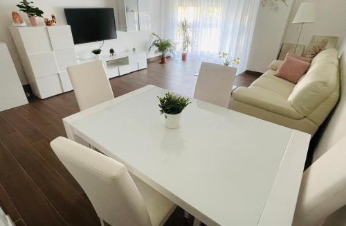Sesto Calende Apartment | Bellissimo appartamento in centro a Sesto Calende