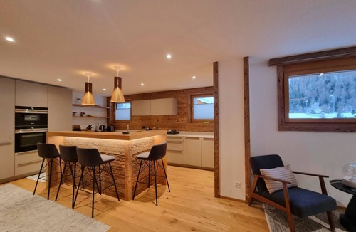 Saas-Fee Apartment | Berghof 2. OG Appartement/Fewo 8-Bettwohnung by Interhome
