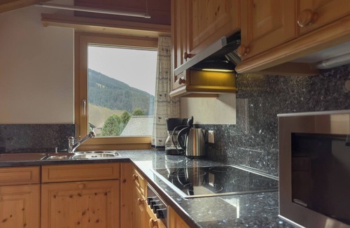 Klosters-Serneus Apartment | Bergparadies im Laub B5 Appartement/Fewo, Dusche oder Bad, WC 3½-Zimmerwohnung by Interhome