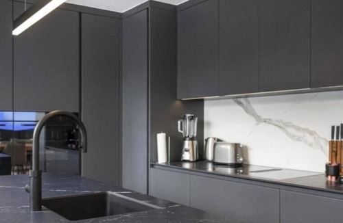 Laax Apartment | Black Summit Boutique Resort Laax: Holiday apartment LAVADINAS