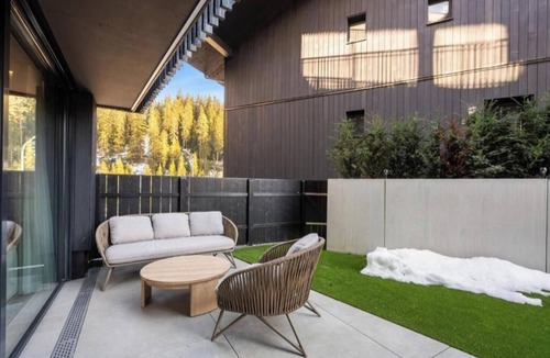 Laax Apartment | Black Summit Boutique Resort Laax: Holiday apartment LAVADINAS