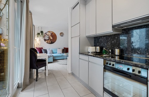 Langstrasse Apartment | Boutique Apartment in the Center of Zurich With King-size Bed and Workspace