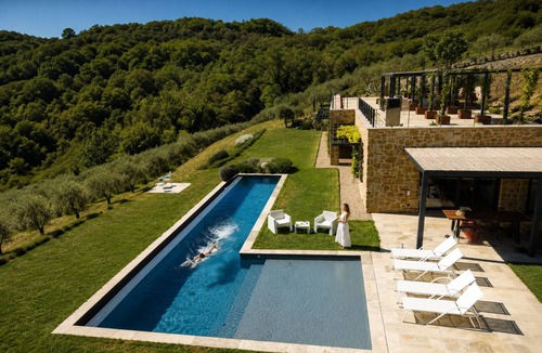 Passignano sul Trasimeno Villa | Brand new villa! Infinity heated pool with whirlpool massage and stunning view