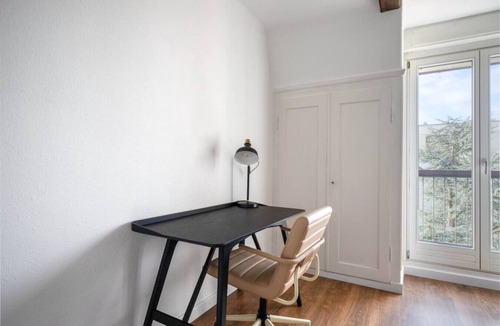 Wipkingen Apartment | Bright 3-BR in Wipkingen — rooftop views, free parking & garden