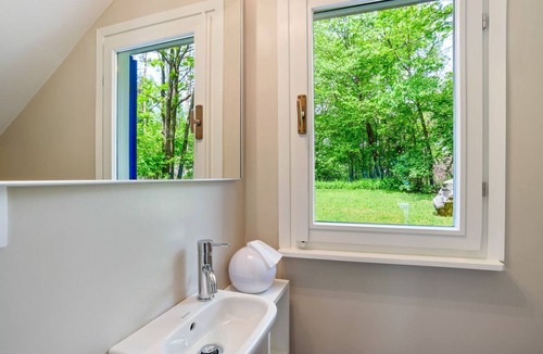 Civenna Villa | Bright and welcoming two-level villa with large garden, just 5km from Bellagio and 2.5km from the pretty village of Civenna! The villa is located halfway between the picturesque Bellagio (a stunning town on the Como Lake) and Mount S.Primo, which offers