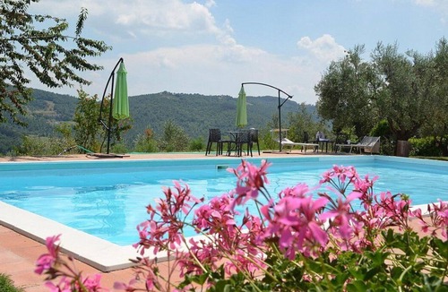 Monte Santa Maria Tiberina House | Casa Brina G: A characteristic and welcoming apartment that is part of an ancient country house made of stone, with Free WI-FI.