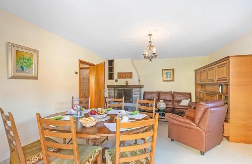 Arcegno House | Casa Ana 1 with Garden & Parking for 3 - Happy Rentals