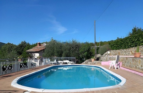 Santa Fiora House | Casa Binetta B: A characteristic and welcoming two-story independent house situated in the heart of the Tuscan countryside.