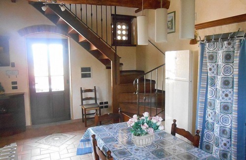 Fighille House | Casa delle Mammole A: A characteristic and welcoming two-story apartment that is part of an ancient country house surrounded by the greenery, with Free WI-FI.