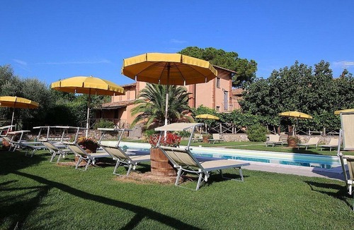 Castiglione del Lago House | Casa Flora D: A characteristic and welcoming two-story apartment that is part of a villa surrounded by the greenery, with Free WI-FI.