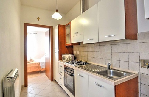 Spello House | Casa Ilena B: A graceful apartment situated in a quiet location, a few minutes from the town center, with Free WI-FI.