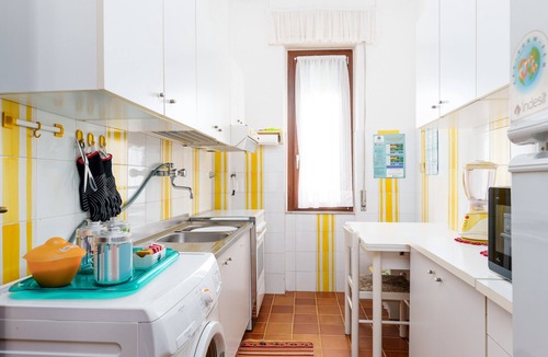 San Giovanni Apartment | 'Casa Isa' Apartment 100m from the Sea with Balcony & Wi-Fi
