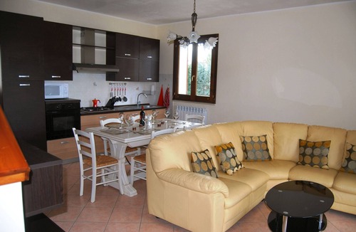Castelnuovo House | Casa Kennedy Assisi Views, 2 Baths & Easy Parking