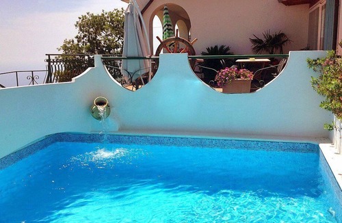 San Michele House | Casa Lolita B: A cozy apartment located on a hillside, facing the sea, with Free WI-FI.