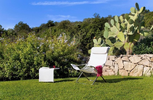 San Pantaleo House | Casa Magnolia San Pantaleo: A/C, Garden, Terrace, Parking
