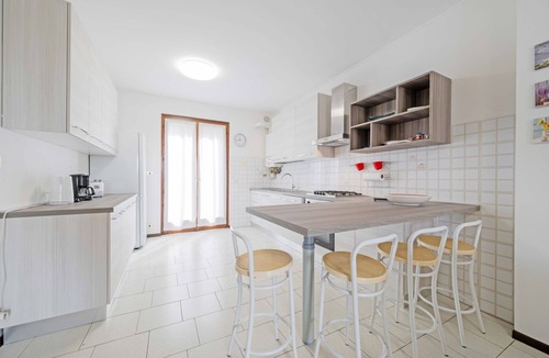 Pacengo Apartment | Casa Ruby - Geräumige Wohnung mit Pool by Interhome