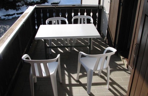 Klosters Dorf Apartment | Casa Tscheba 3 Appartement/Fewo, Dusche oder Bad, WC 3½-Zimmerwohnung by Interhome