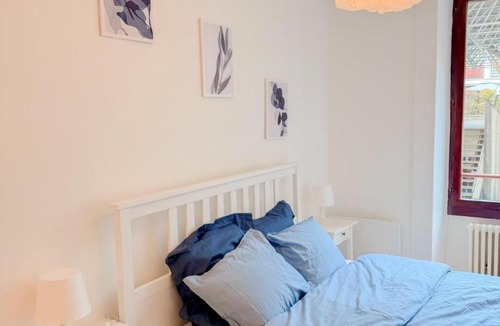 Plainpalais Apartment | Central Geneva Cozy Apartment