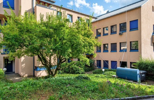 Hirslanden Apartment | Central & Roomy: Near Lake Zurich