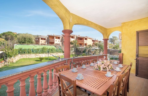 San Teodoro City Centre House | Centrally Located, Mediterranean Holiday Apartment with Garden and Terrace