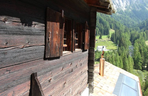 Grengiols Ski Chalet | Chalet in Binn near Forest & Scenic Valley