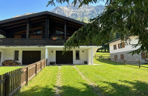 Mesocco House | Chalet Soleada with Fireplace and Terrace for 5, Pian San Giacomo, Mesocco, Switzerland