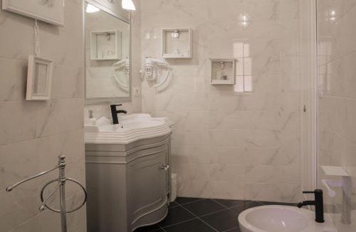 Pontecagnano Faiano Apartment | Charlemagne appartamento 65 m2, 2 camere da letto, 2 bagni, ampio patio, 6 posti letto