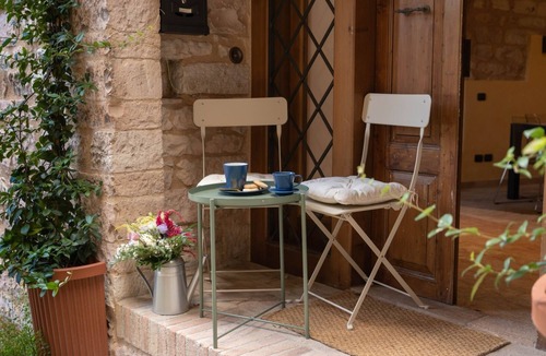 Spello Apartment | Charming brick and stone loft in a 17th-century chapel in the historic center