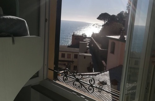 Riomaggiore Apartment | Charming sea view apartment for families, with sky tv