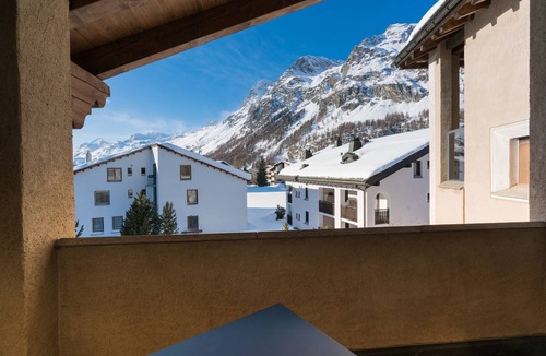 Sils-Maria Apartment | Chesa Cravunera – Penthouse with a loft and mountain views