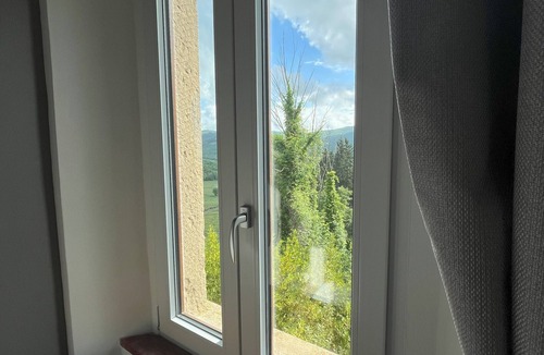 Radda in Chianti Apartment | Chianti dreaming in Radda-3 independent bedrooms with private bathroom and TV
