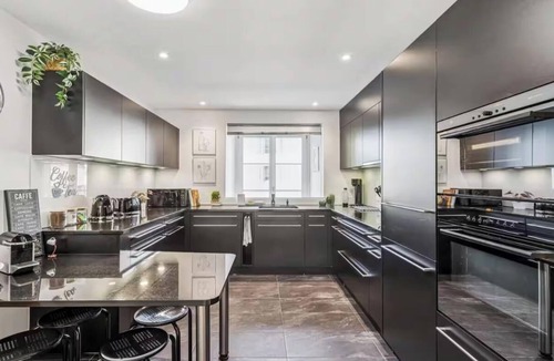 Hochschulen Apartment | COMBINING TIMELESS ELEGANCE, DESIGNER INTERIORS & AN UNRIVALED LOCATION-OLD TOWN