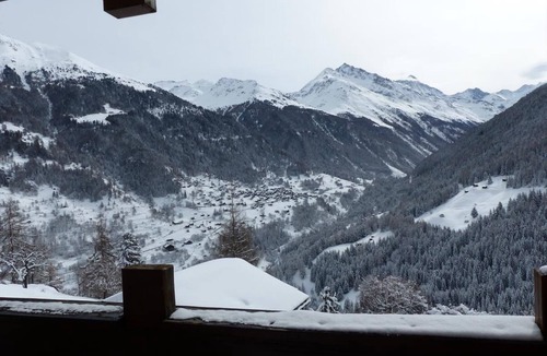 Grimentz Apartment | Comfortable 2 1/2-room apartment for 4 persons : living room - 1 alcove with 2 bunk beds - 1 room w