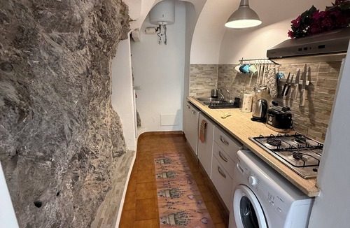 Positano House | Comfortable apartment near the sea and Naples, Positano