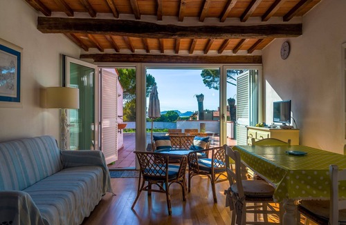 Magazzini Apartment | Comfortable three-room apartment with a large terrace overlooking the Gulf of Portoferraio