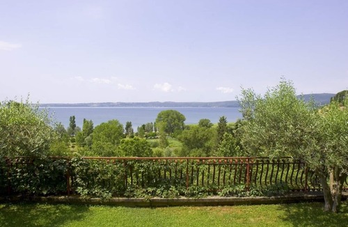 Poggio delle Ginestre Villa | Completely remodeled in 2022. Villa, panoramic lake view, private swimming pool