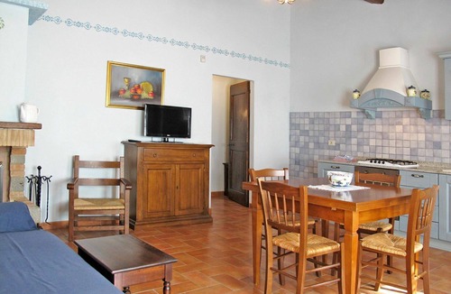 Rigutini Apartment | Cosy apartment for 2 people with A/C, WIFI, pool, TV, patio and pets allowed