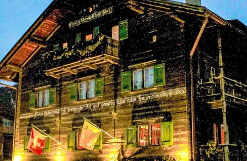 Klosters Platz Apartment | Cosy apartment for 4 people with WIFI, TV and pets allowed