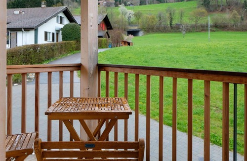 Faulensee Apartment | Cosy apartment for 2 guests with WIFI, balcony and parking
